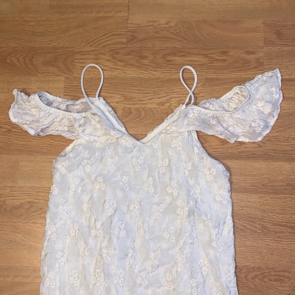 EUC, Ro&De - Ivory Lace Cold Shoulder Top, Size Small - Picture 5 of 10